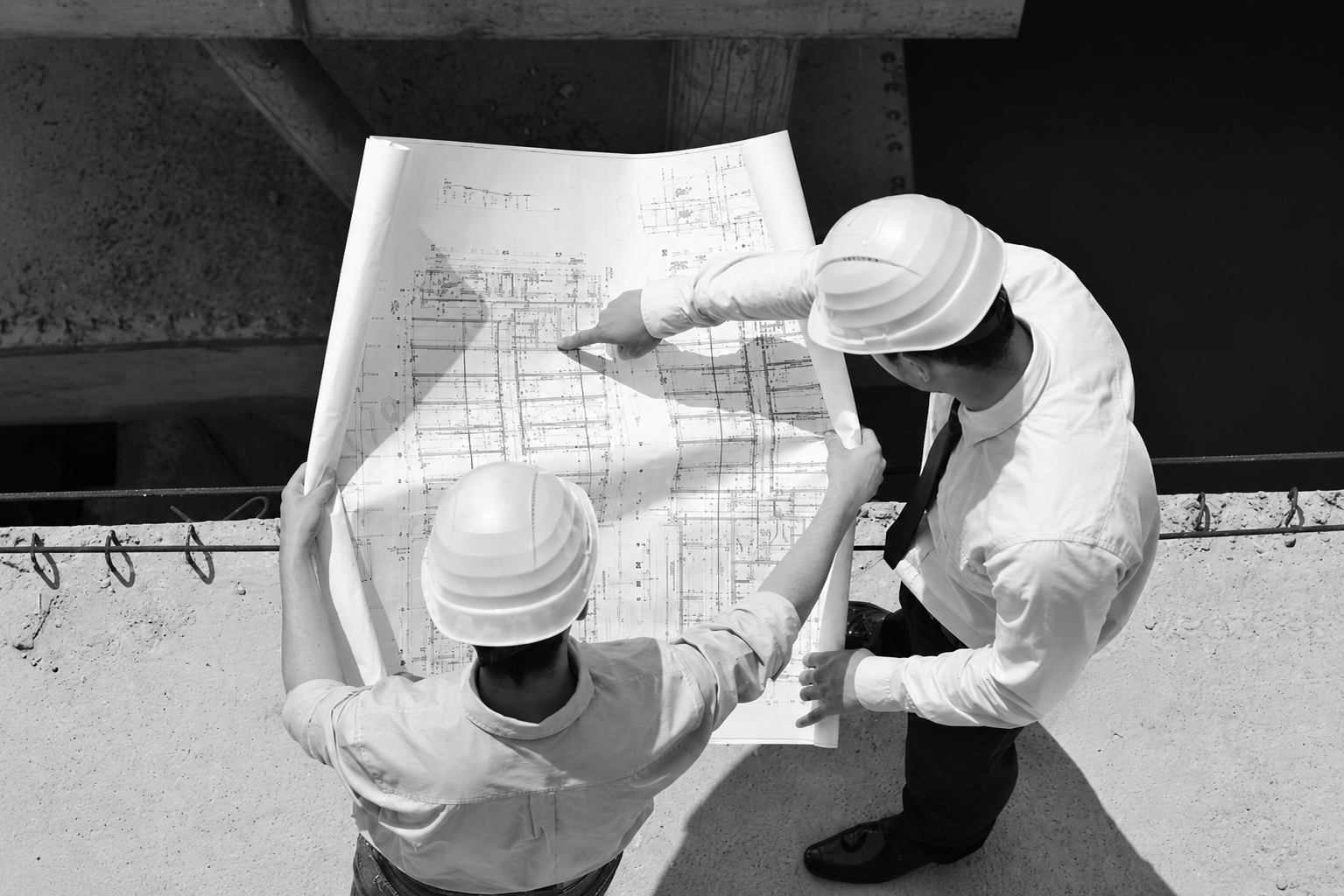 Dise&ntilde;o estructural y arquitect&oacute;nico en blanco y negro